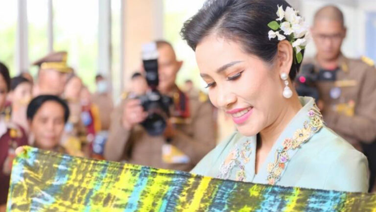 ประมวลภาพ 'เจ้าคุณพระสินีนาฏ' ในชุด 'ย่าหยา' งดงาม